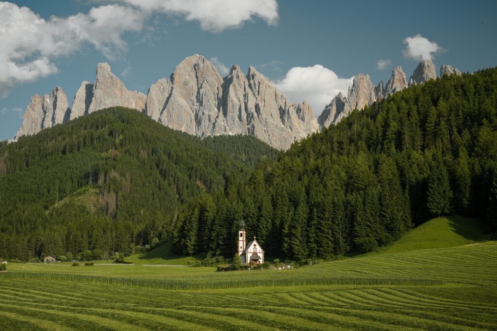 Val di Funes Eglise Santa Magdalena
