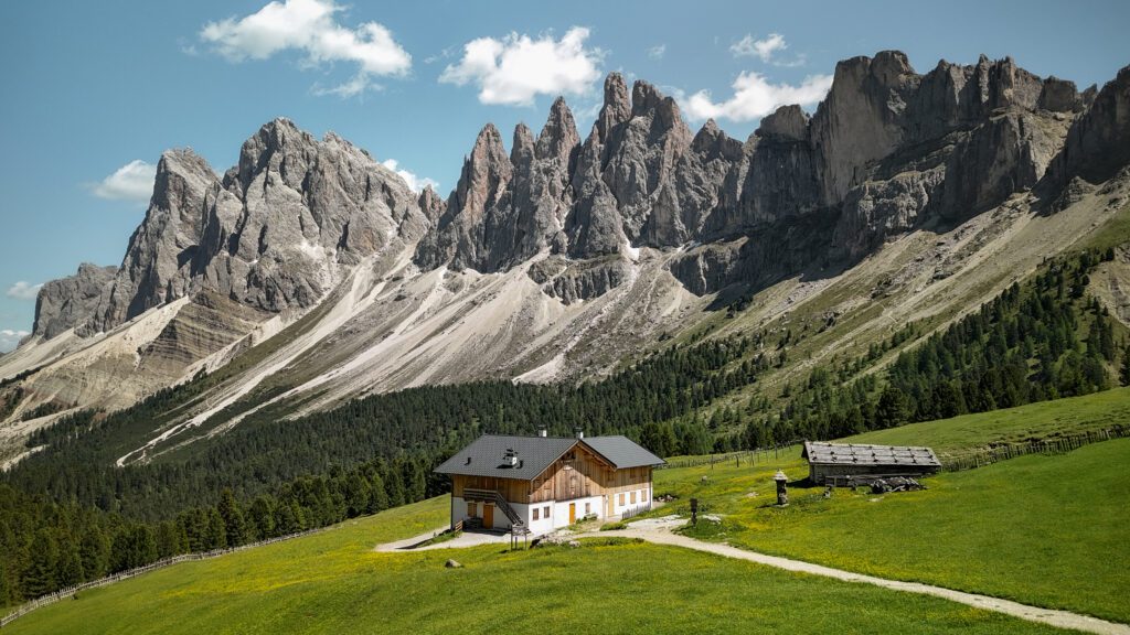 Brogles Alm Val di Funes Dolomites Italie