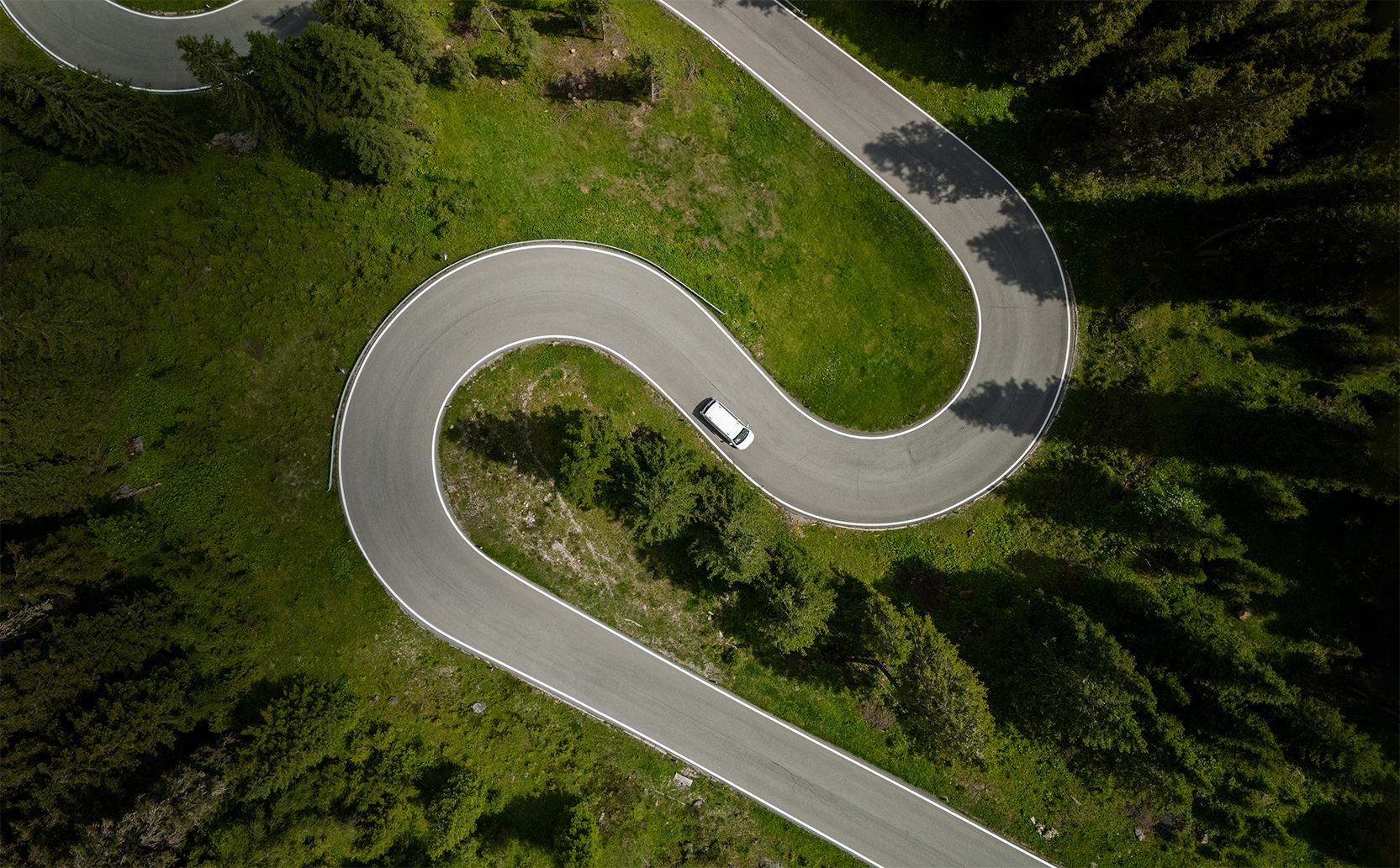 Snake Road Lago Federa Dolomites Italie