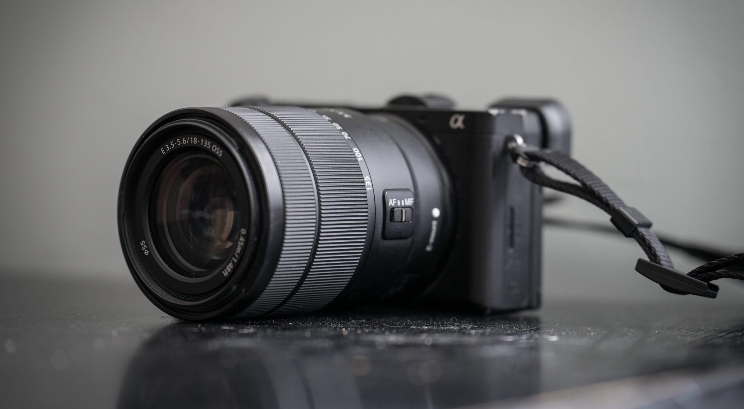 Quelle caméra hybride Sony choisir pour le voyage ?